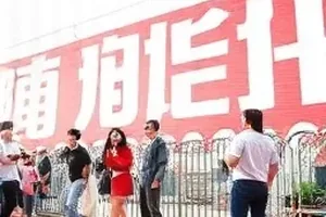 试镜片段流出前后封面，简易布景与场记板