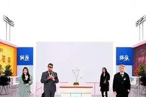 转述链条上的第七人封面，七个圆点串成链条